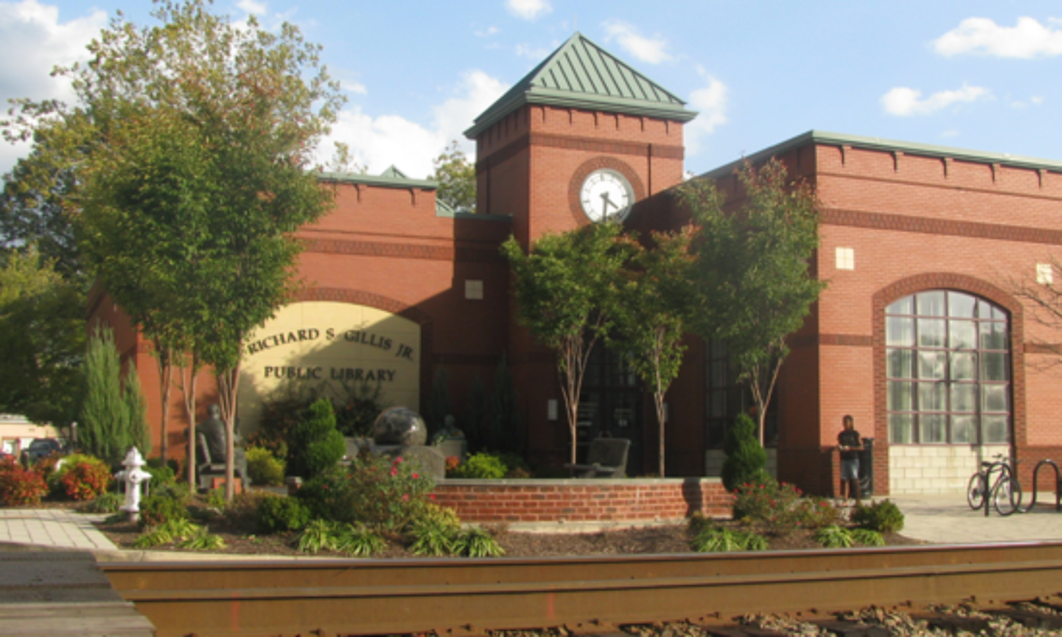 Friends of the Ashland Library Supporting the Richard S. Gillis, Jr